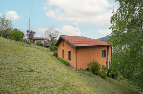 Foto 30 - Casa de 3 quartos em Castelveccana com jardim e terraço