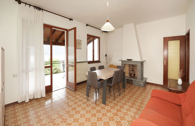 Casa de 4 quartos em Castelveccana com jardim e terraço - Foto 8
