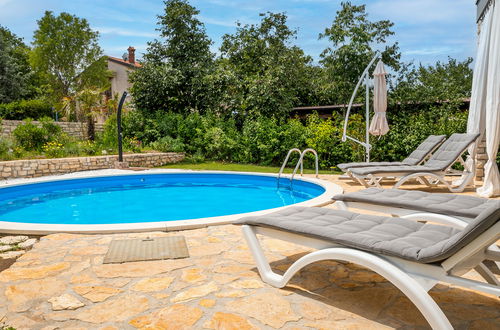 Photo 16 - Maison de 1 chambre à Buje avec piscine privée et jardin