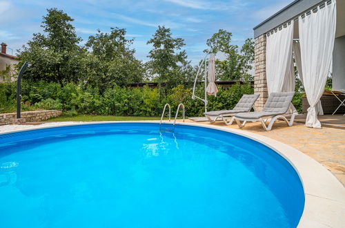 Photo 15 - Maison de 1 chambre à Buje avec piscine privée et jardin