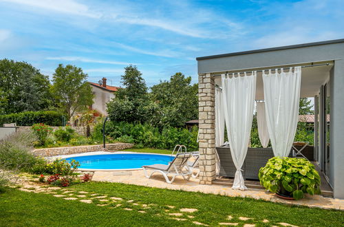 Photo 14 - Maison de 1 chambre à Buje avec piscine privée et jardin