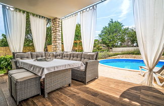 Photo 2 - Maison de 1 chambre à Buje avec piscine privée et jardin