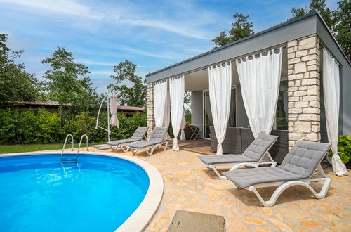 Photo 11 - Maison de 1 chambre à Buje avec piscine privée et jardin
