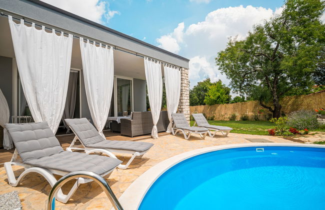 Casa de 2 quartos em Buje com piscina privada e jardim - Foto 13