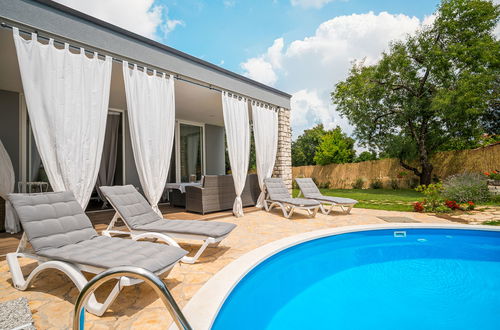 Photo 13 - Maison de 1 chambre à Buje avec piscine privée et jardin