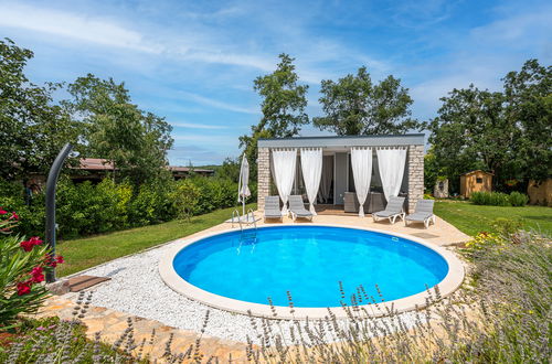Photo 12 - Maison de 1 chambre à Buje avec piscine privée et jardin