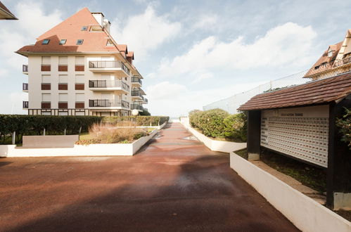 Foto 19 - Apartamento en Cabourg con piscina