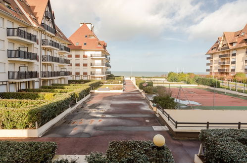 Foto 18 - Apartamento em Cabourg com piscina e vistas do mar