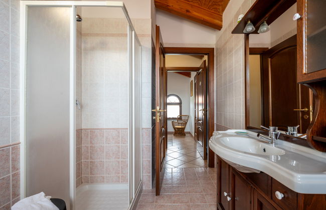 Casa de 3 quartos em Barolo com piscina privada e jardim - Foto 17