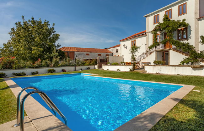 Casa de 6 quartos em Barcelos com piscina privada e jardim - Foto 1