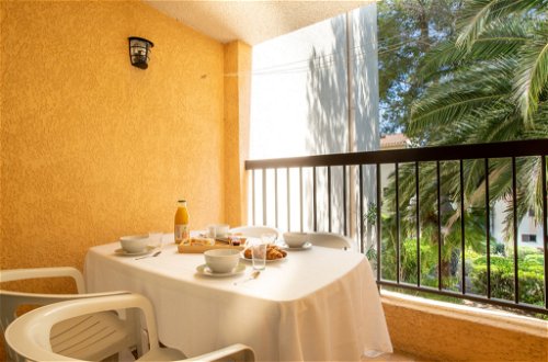 Foto 5 - Appartamento con 2 camere da letto a Roquebrune-sur-Argens con piscina e vista mare