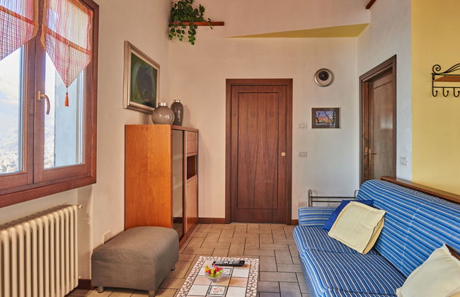 3 bedroom Apartment in Gravedona ed Uniti with garden and terrace - Photo 8