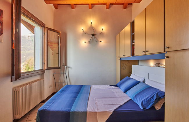3 bedroom Apartment in Gravedona ed Uniti with garden and terrace - Photo 13