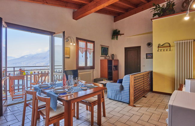 3 bedroom Apartment in Gravedona ed Uniti with garden and terrace - Photo 9