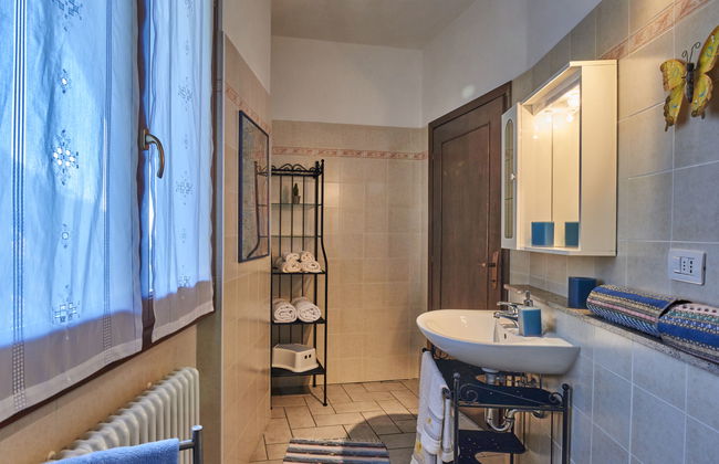 3 bedroom Apartment in Gravedona ed Uniti with garden and terrace - Photo 21
