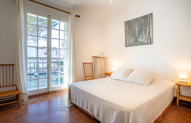 3 bedroom House in Grimaud with garden and terrace - Photo 4