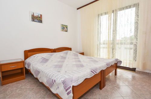 Foto 7 - Appartamento con 2 camere da letto a Vir con piscina e giardino