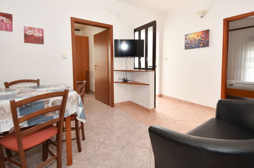 Photo 5 - 2 bedroom Apartment in Vir with swimming pool and garden