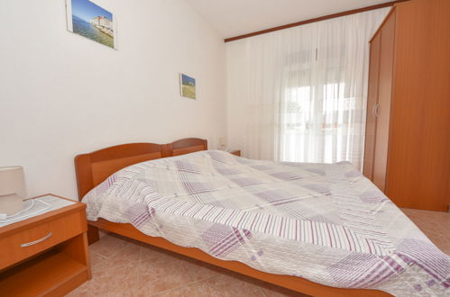 Foto 10 - Appartamento con 2 camere da letto a Vir con piscina e vista mare