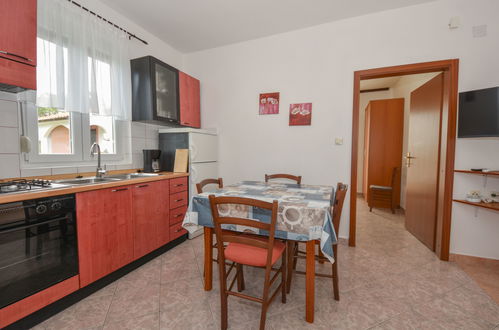 Photo 3 - 2 bedroom Apartment in Vir with swimming pool and garden