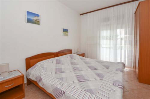 Foto 11 - Appartamento con 2 camere da letto a Vir con piscina e vista mare
