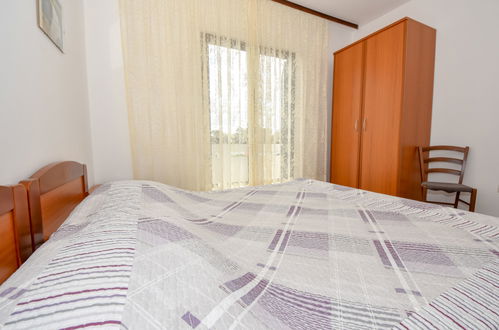 Foto 9 - Apartamento de 2 quartos em Vir com piscina e jardim