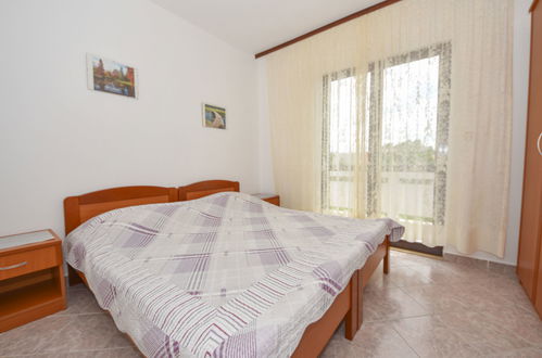 Foto 8 - Appartamento con 2 camere da letto a Vir con piscina e vista mare