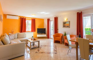 Photo 2 - 2 bedroom Apartment in Poreč with swimming pool and sea view