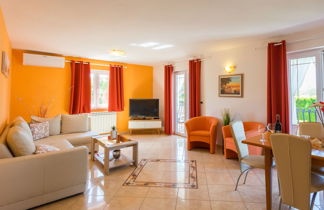 Photo 2 - 2 bedroom Apartment in Poreč with swimming pool and garden