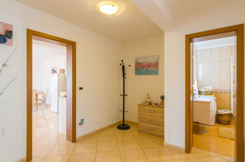 Photo 13 - 2 bedroom Apartment in Poreč with swimming pool and sea view