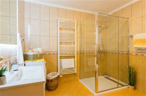 Foto 5 - Appartamento con 2 camere da letto a Poreč con piscina e vista mare