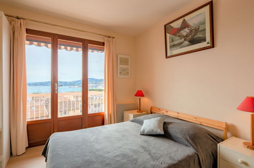 Foto 3 - Appartamento con 2 camere da letto a Sainte-Maxime con terrazza e vista mare