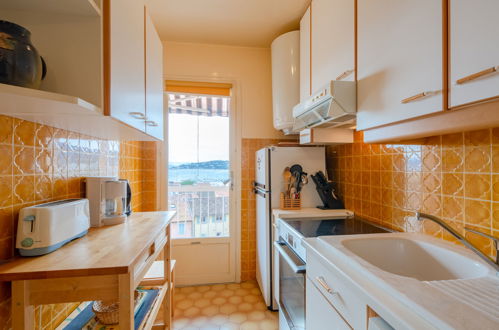 Foto 13 - Apartment mit 2 Schlafzimmern in Sainte-Maxime mit terrasse und blick aufs meer