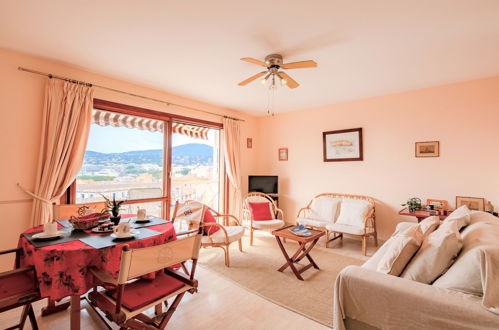 Foto 6 - Apartment mit 2 Schlafzimmern in Sainte-Maxime mit terrasse und blick aufs meer
