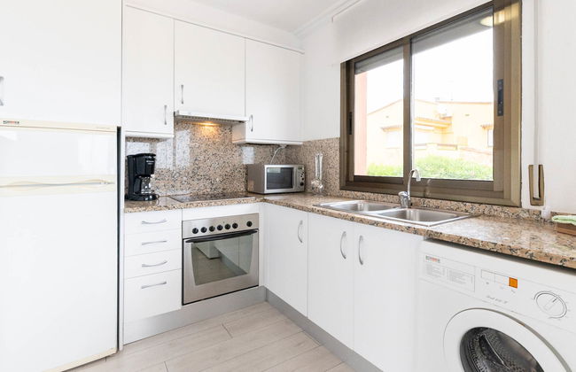 2 bedroom Apartment in Castelló d'Empúries with terrace - Photo 3