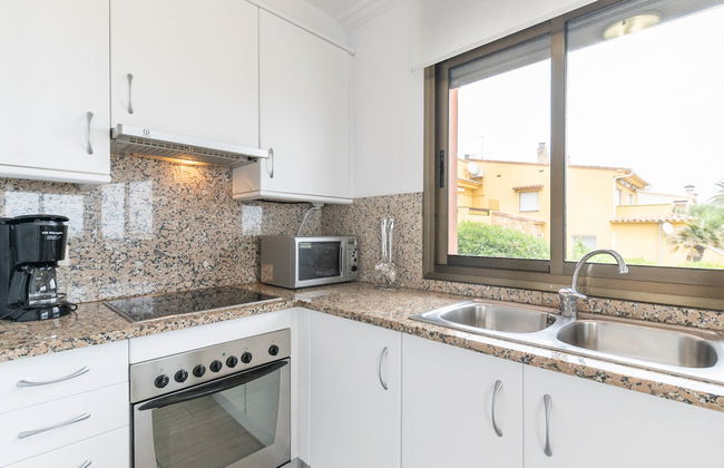 2 bedroom Apartment in Castelló d'Empúries with terrace - Photo 10