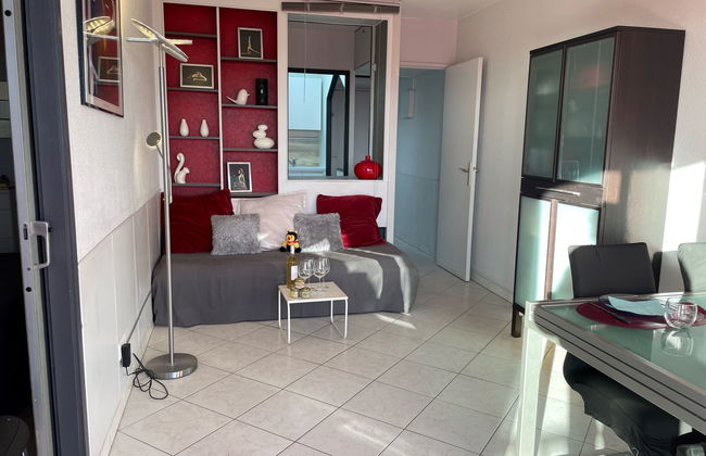2 bedroom Apartment in Le Grau-du-Roi with swimming pool and terrace - Photo 2