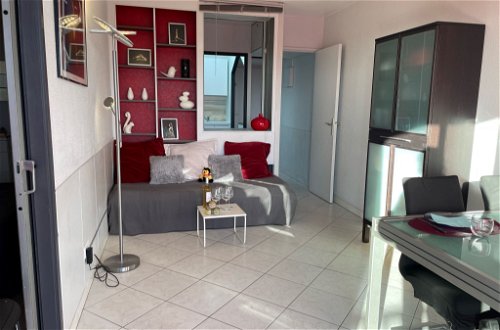 Photo 2 - 1 bedroom Apartment in Le Grau-du-Roi with swimming pool and sea view