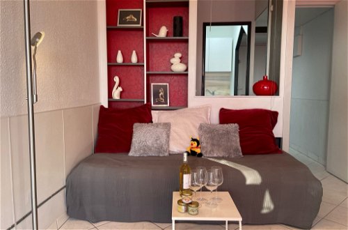 Foto 6 - Apartment mit 1 Schlafzimmer in Le Grau-du-Roi mit schwimmbad und blick aufs meer