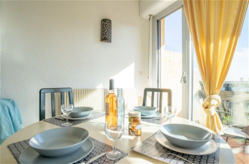 Foto 9 - Apartamento de 1 quarto em Fréjus com jardim e vistas do mar
