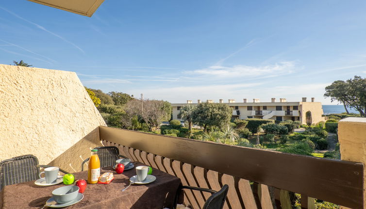 Photo 1 - 1 bedroom Apartment in Fréjus with garden and sea view