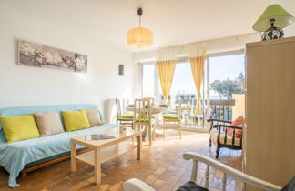 Foto 2 - Appartamento con 1 camera da letto a Fréjus con giardino e vista mare