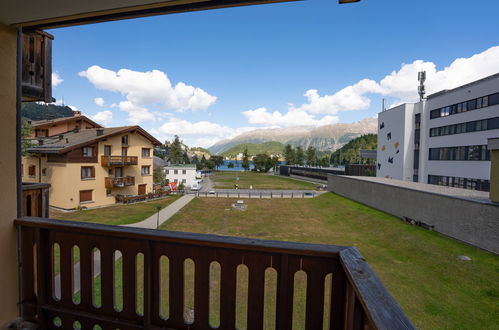 Foto 15 - Appartamento con 1 camera da letto a Sankt Moritz con giardino