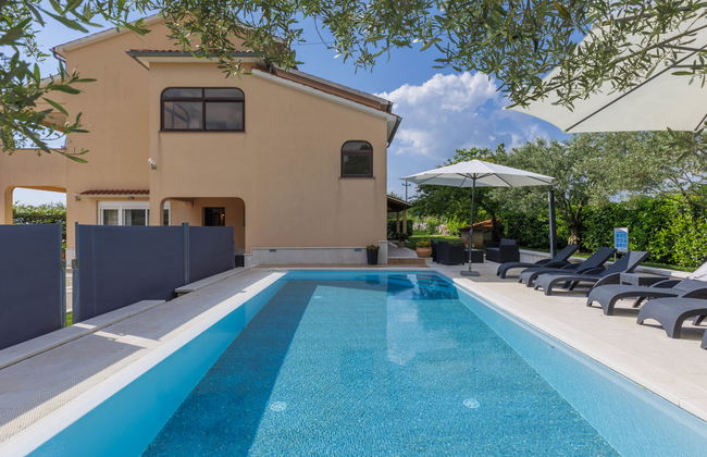 Apartamento de 4 quartos em Sveti Lovreč com piscina privada e jardim - Foto 1