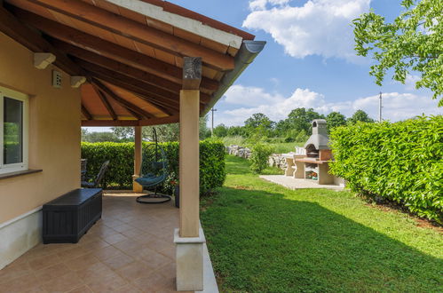 Foto 16 - Appartamento con 3 camere da letto a Sveti Lovreč con piscina privata e giardino