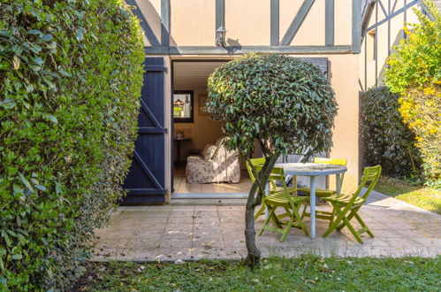 Foto 1 - Casa de 2 habitaciones en Cabourg con piscina y jardín