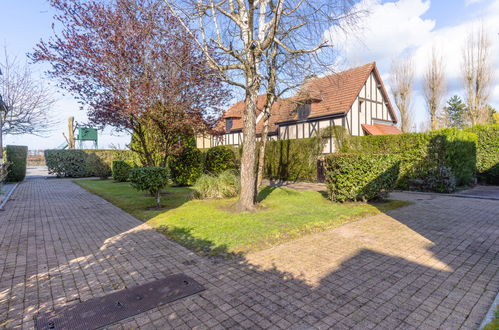 Foto 16 - Haus mit 2 Schlafzimmern in Cabourg mit schwimmbad und blick aufs meer