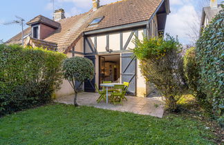 Foto 2 - Casa con 2 camere da letto a Cabourg con piscina e vista mare