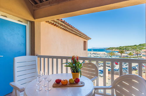 Foto 2 - Apartamento de 1 quarto em Six-Fours-les-Plages com piscina e terraço