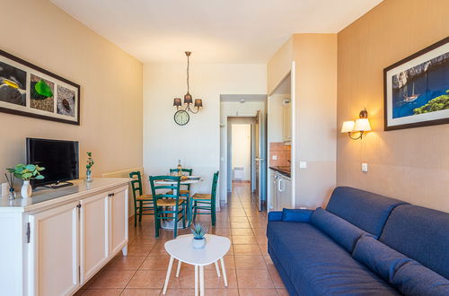 Foto 3 - Apartamento de 1 quarto em Six-Fours-les-Plages com piscina e terraço